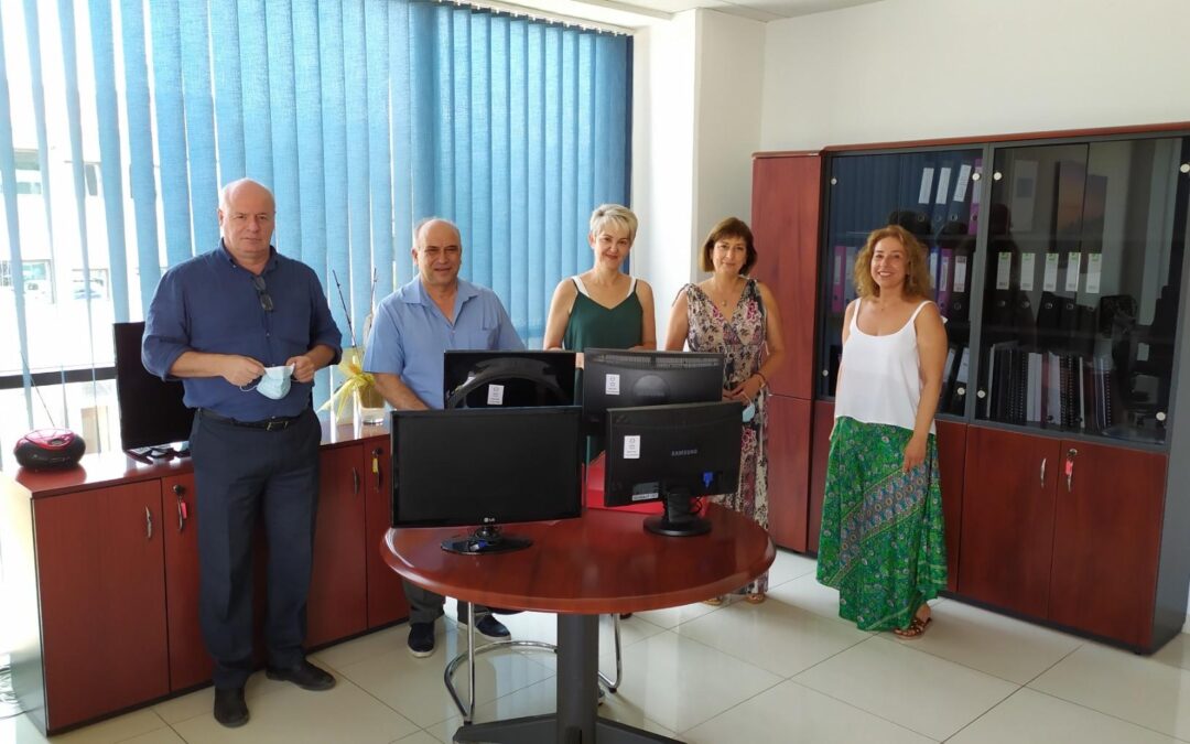 Δωρεά ηλεκτρονικών υπολογιστών από τον ΟΣΕΘ σε τρεις σχολικές μονάδες της Θεσσαλονίκης